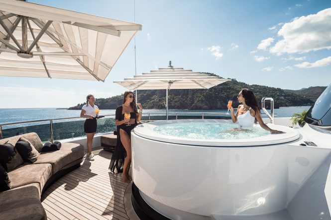 Yacht TRIUMPH Jacuzzi on deck 