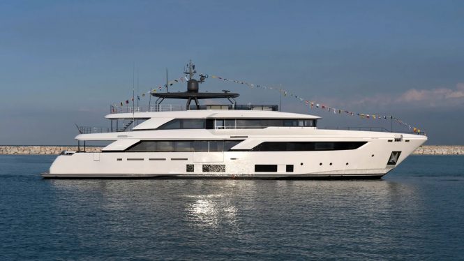 Superyacht NIMIR