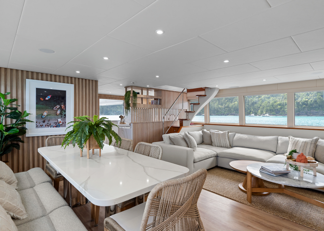 Open plan main salon