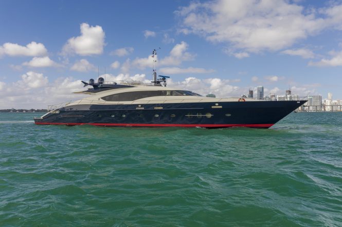 Motor yacht BURN RATE