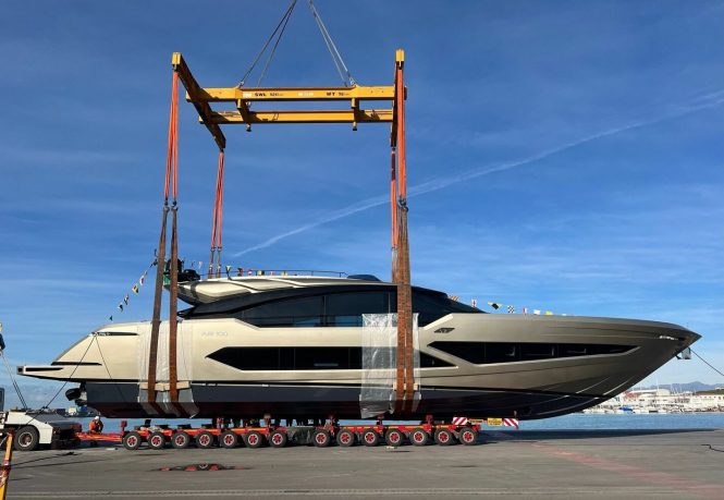 Motor yacht HULL 198