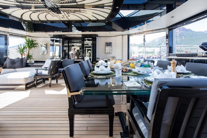 Sundeck al fresco dining set up