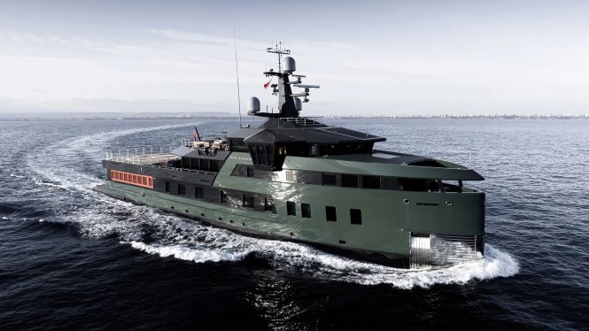 Superyacht PINK SHADOW