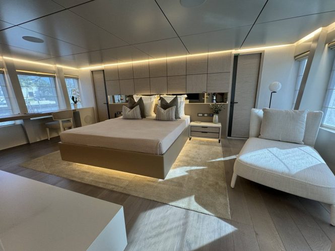 Main deck master suite