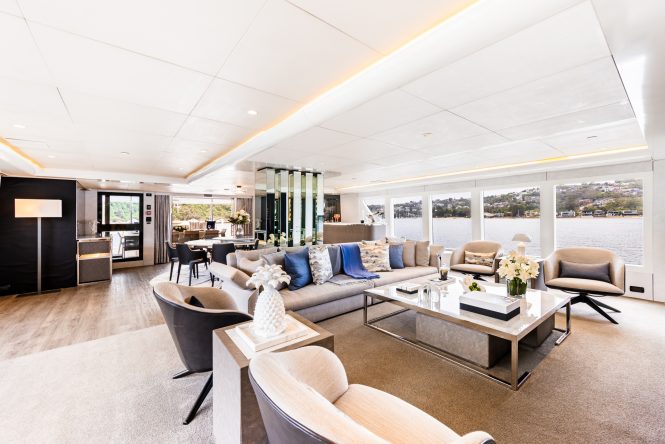 Motor yacht EVOLUTION - Main salon