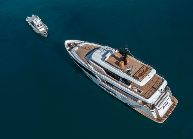 Luxury yacht GINDUNGO