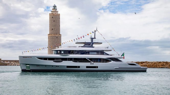 Superyacht COSMICO