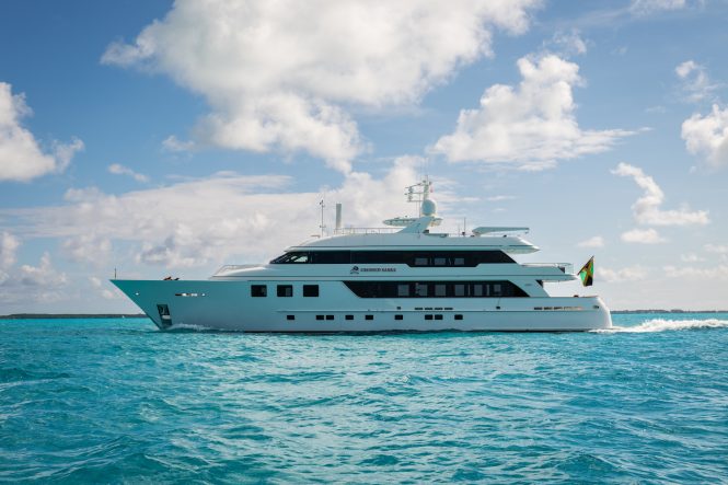 Superyacht CROSSED SABRE 