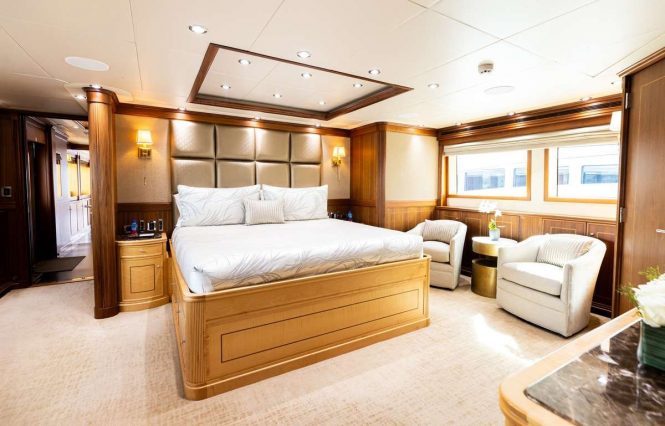 Main deck master suite