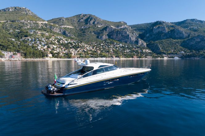 Luxury yacht SLIP AWAY At anchor