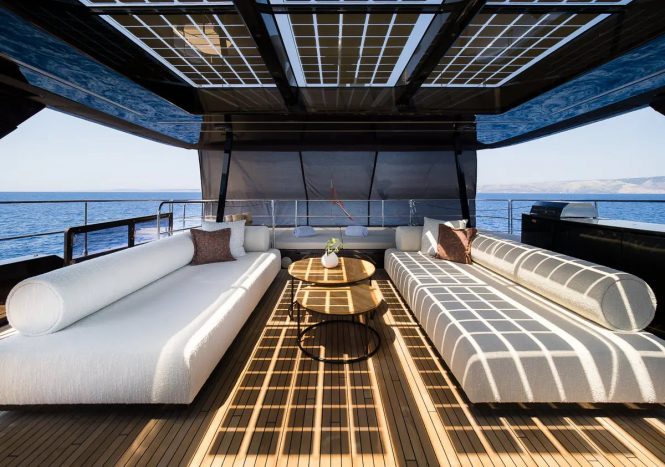 Sun deck lounge