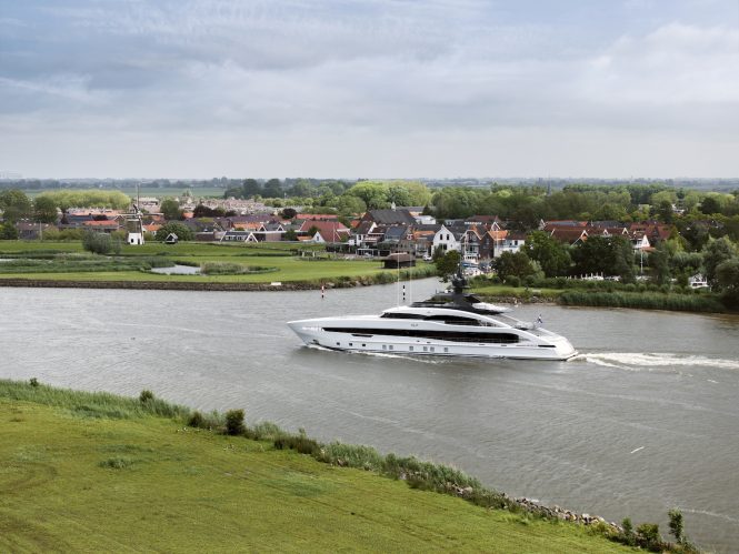 Luxury yacht ALP by Heesen - Photo Ruben Griffioen
