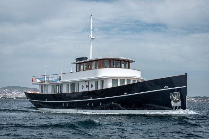 Luxury yacht FAR NIENTE | image from Kerem Sanliman