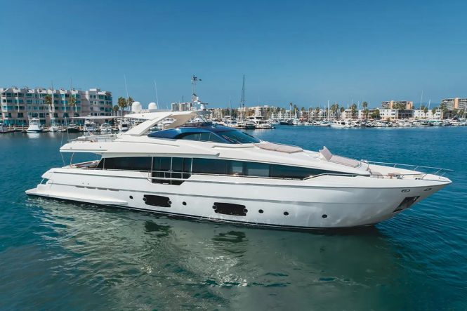 Motor yacht SOL SHINE