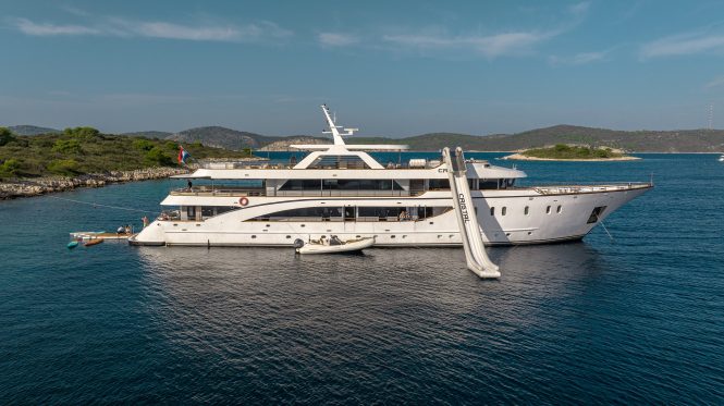 Superyacht CRISTAL