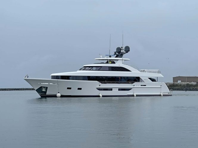 Luxury yacht PRICELESS | Westport Yachts