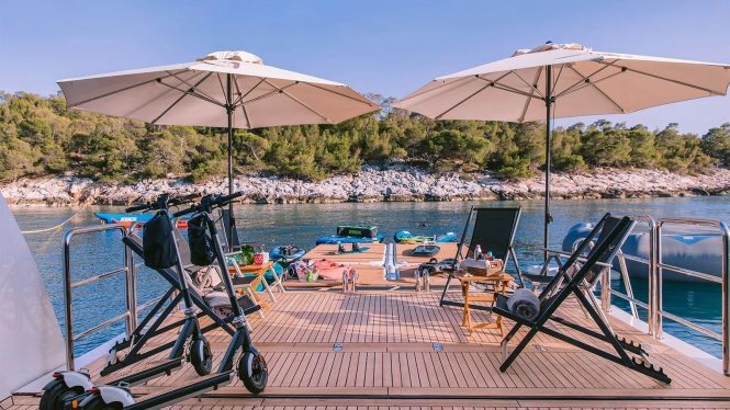 Swim platform with toys