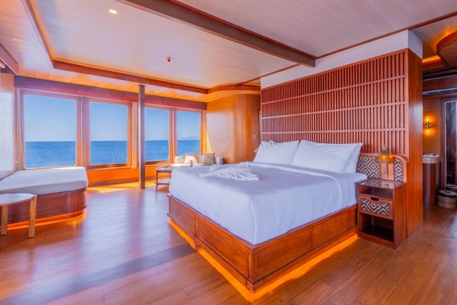 Luxury yacht SANCTUARY Master suite
