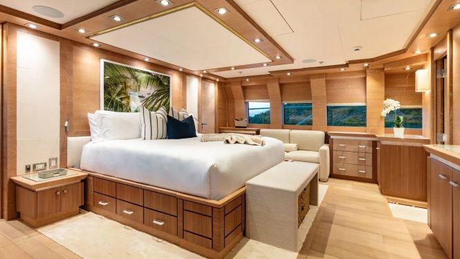 Deluxe main deck master suite