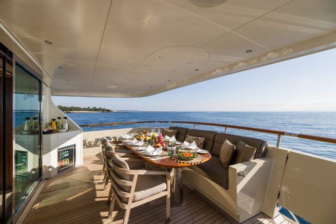 Superyacht ORIZZONTE main deck aft