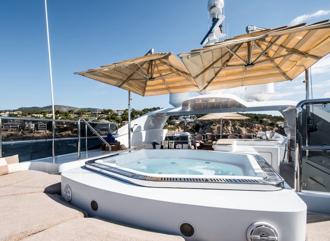 sun deck Jacuzzi and sunpads