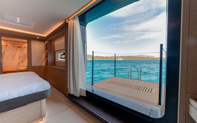 Fold-out balcony in the master suite