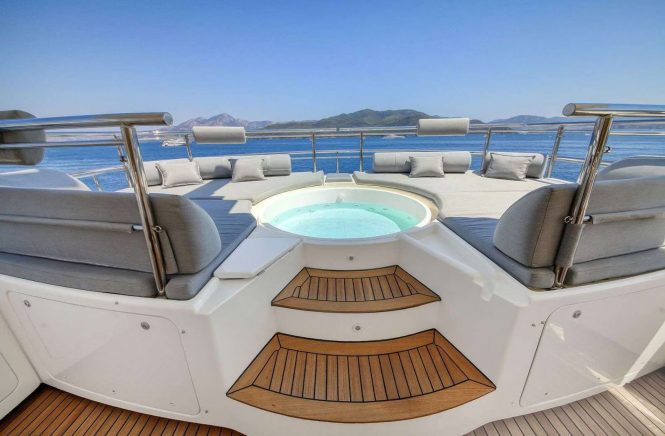 Jacuzzi on the bridge deck