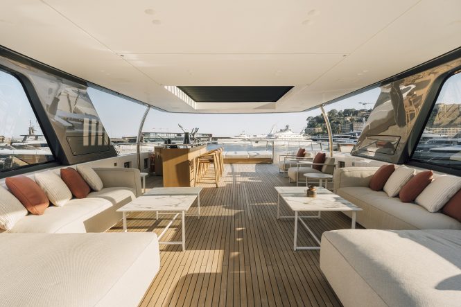 Spacious sun deck