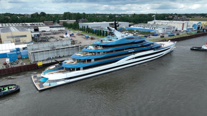 Luxury mega yacht DEEP BLUE - Photo DrDuu