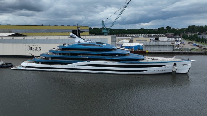 Luxury mega yacht DEEP BLUE - Photo DrDuu