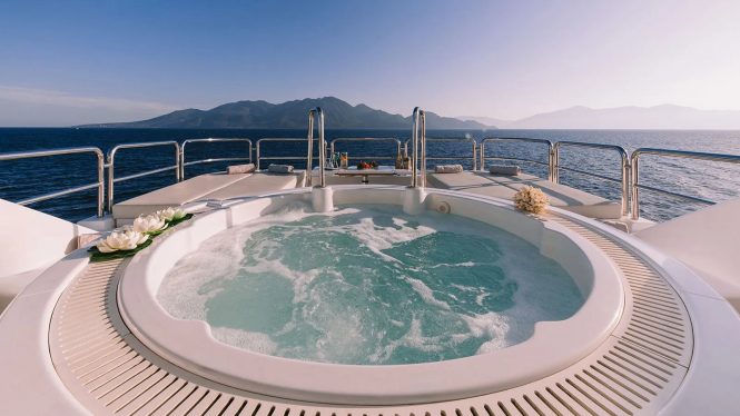 Jacuzzi on board OASIS