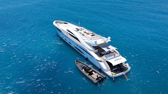 Superyacht FAST & FURIOUS