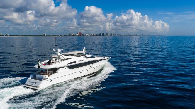 motor yacht INVICTUS