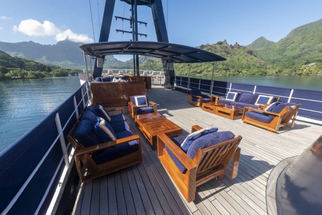 Explorer yacht ARCTIC exterior bar and lounge