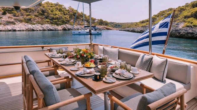 Al fresco dining on board XIPHIAS