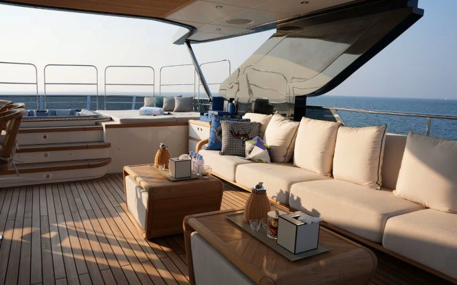 Luxury yacht GEULUNEL deck