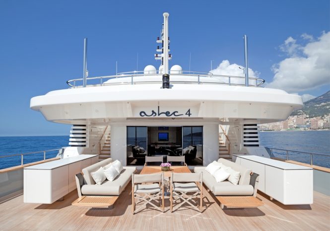 Aft deck with seating