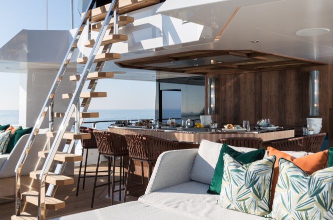 Al fresco dining - photo Jeff Brown