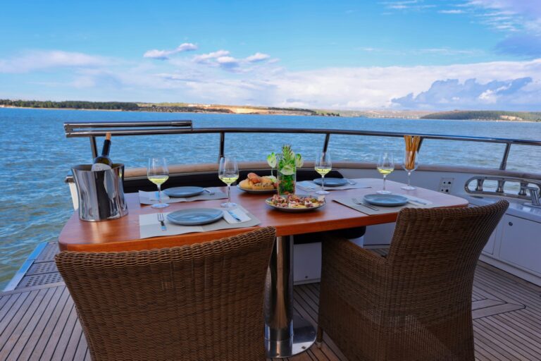 Aft deck alfresco dining