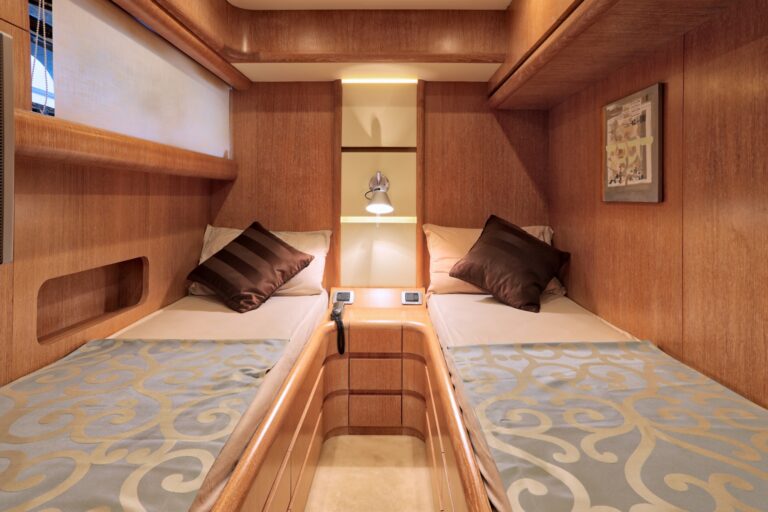 Twin guest cabin