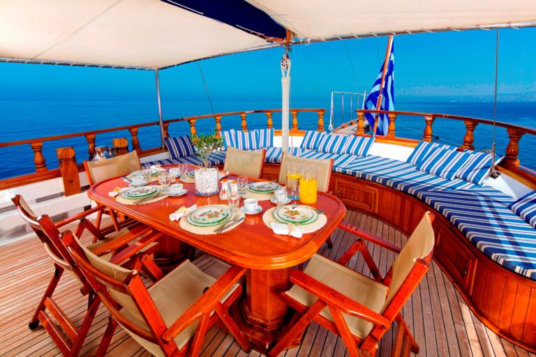 Alfresco dining aft deck