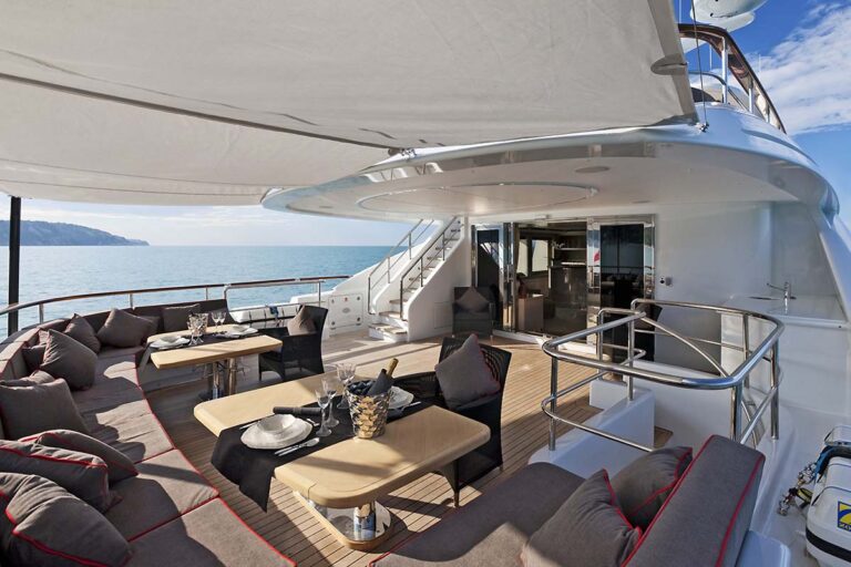 Upper Deck Lounge
