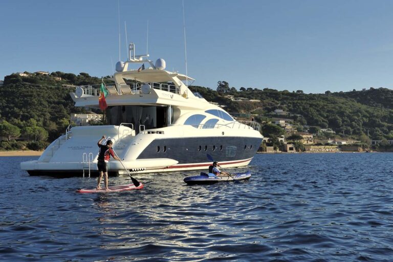 Azimut Yacht Leonardo 98 Toys