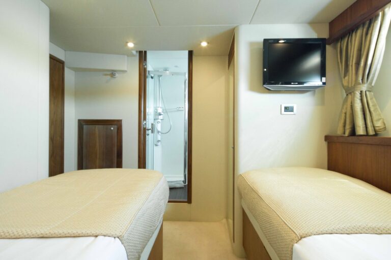 Twin cabin