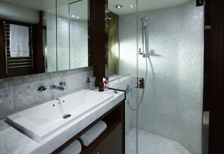 1-88 Motor Yacht - Starboard Bathroom