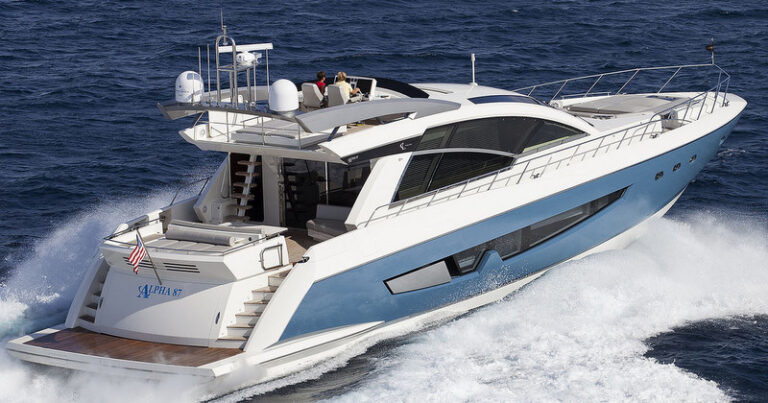 1-Alpha 87 Express Sportbridge - aft view