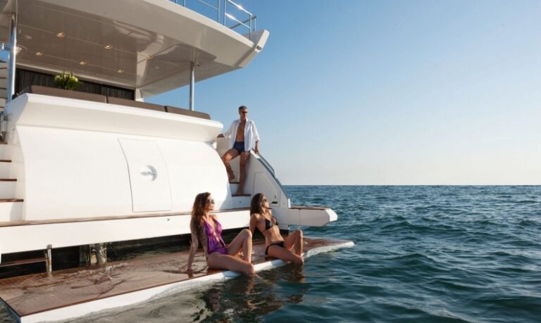 1-Azimut 80 superyacht - Bathing Platform