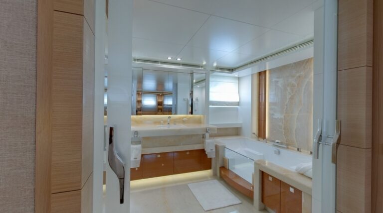 Charter yacht BELLE DE JOUR