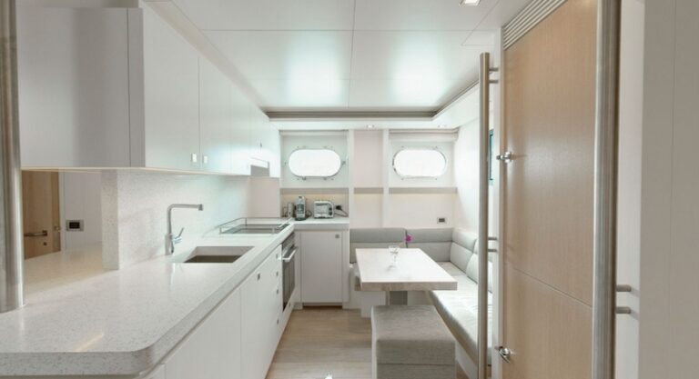 Charter yacht BELLE DE JOUR