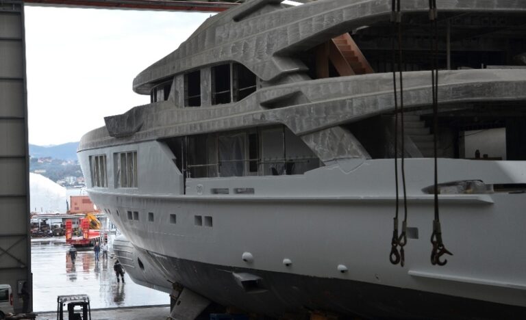 1-C24 1 Yacht - side viewjpg